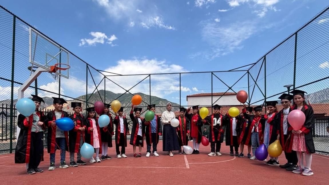 4/B SINIFIMIZIN MEZUNİYET TÖRENİ